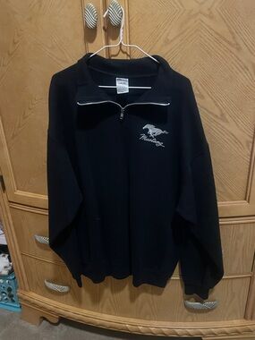 Mustang Jerzees black sweatshirt size xl
